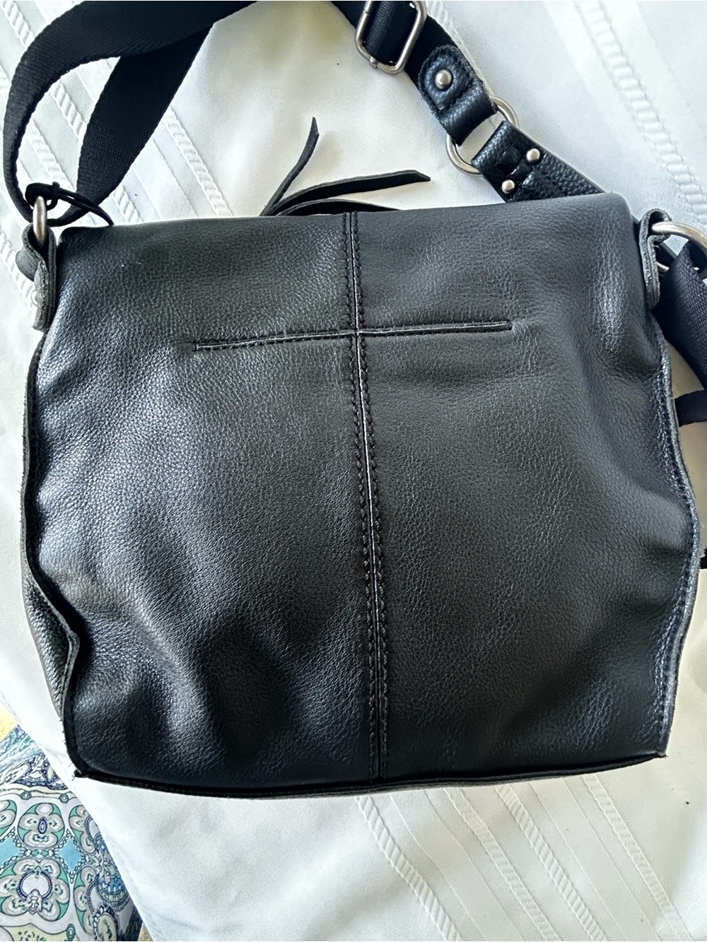 The Sak Silverlake Flap Crossbody Bag Black Pebbled Leather Purse Silver Studs - Picture 10 of 16
